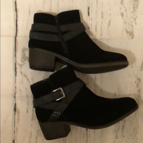 NWOT boots with buckles - Picture 4 of 5